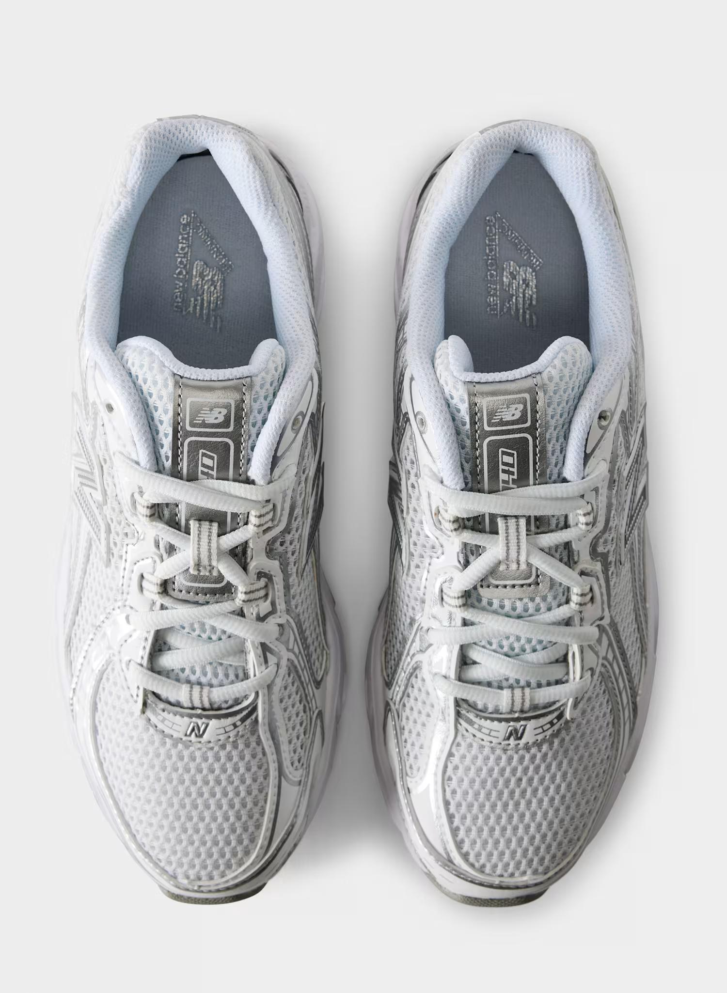 740 New Balance unisex running shoes