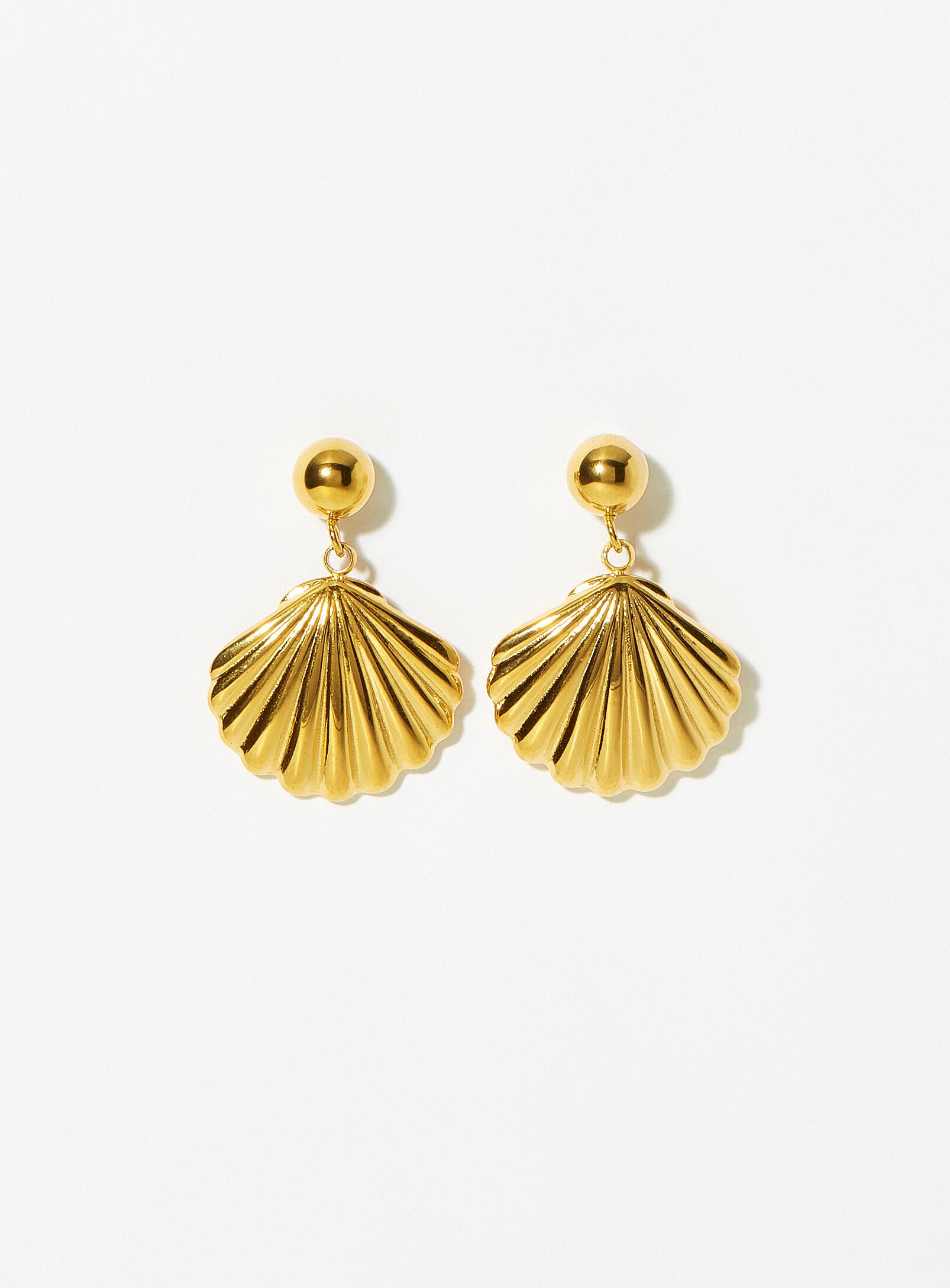 Golden shell earrings