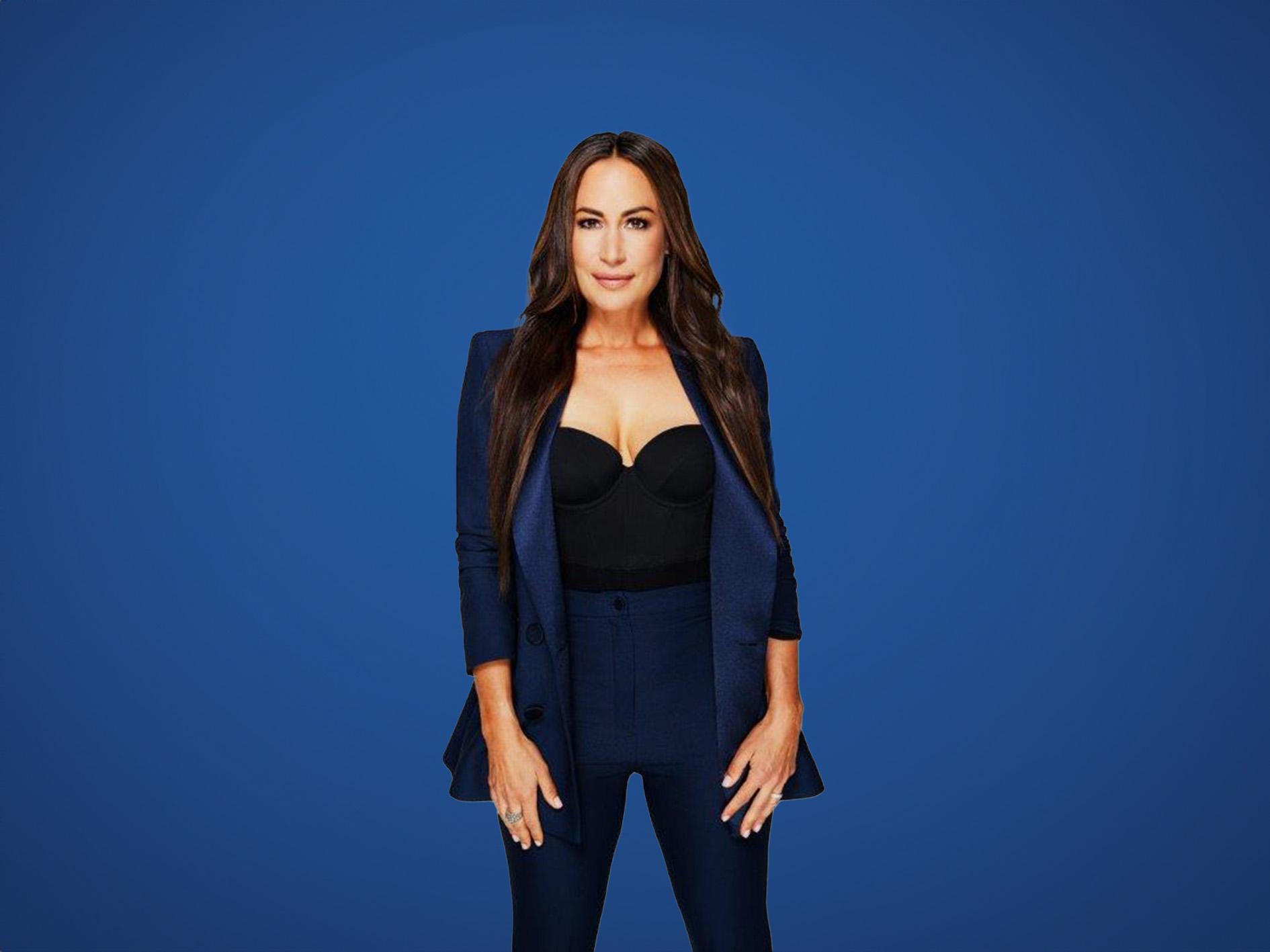 Dress like Cynthia Loyst