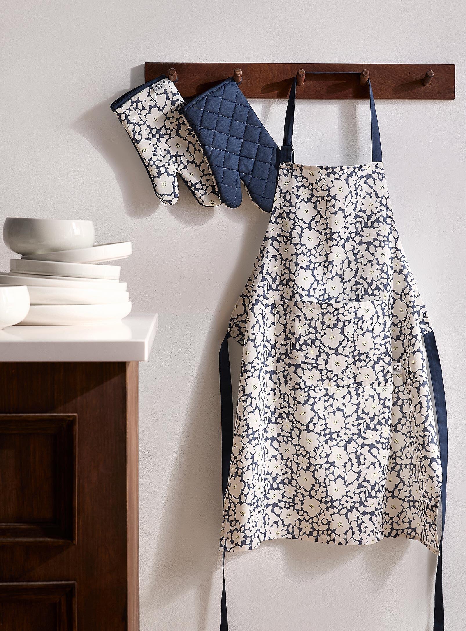 Two-tone floral accessories